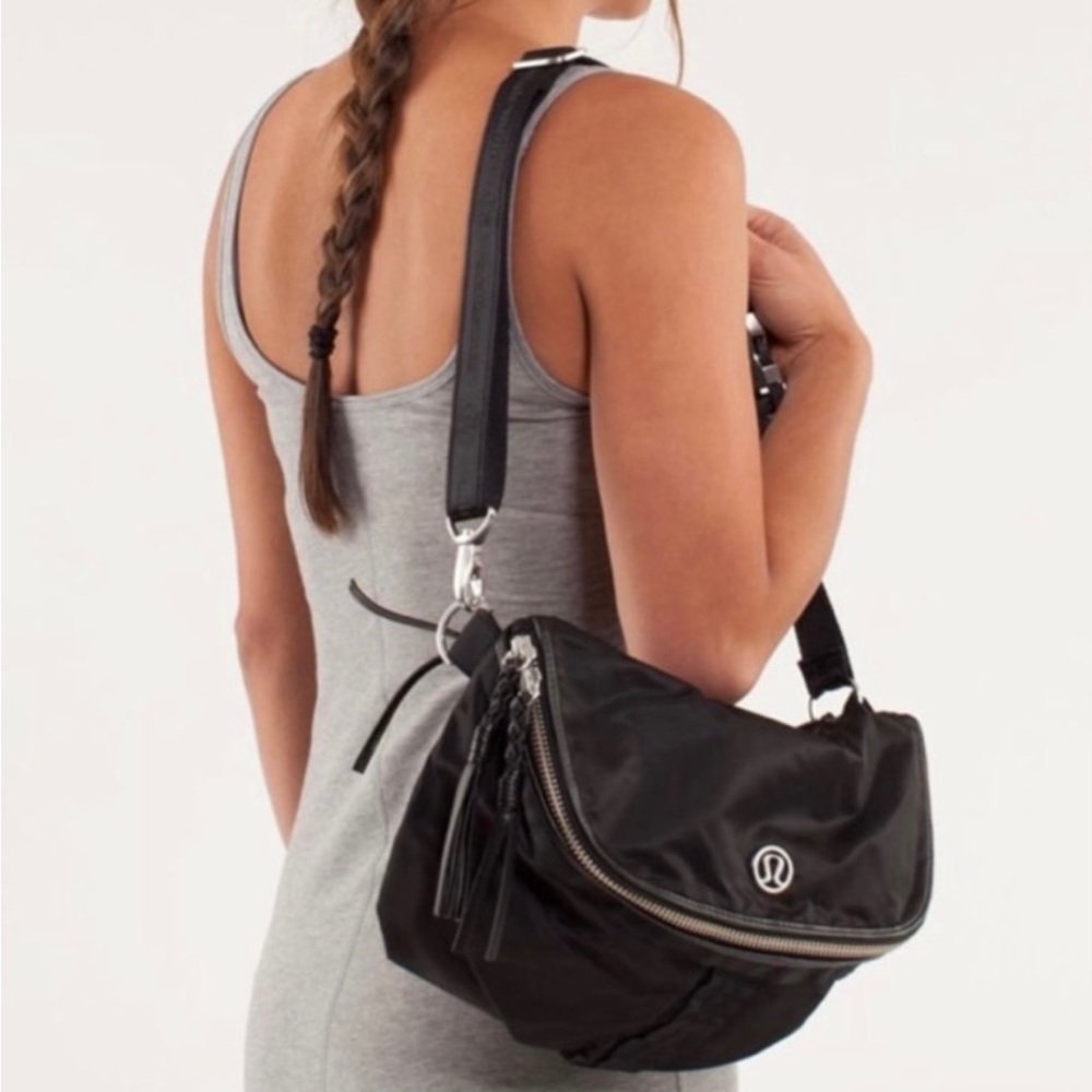 Lululemon RARE Black Good Fortune Crossbody belt bag